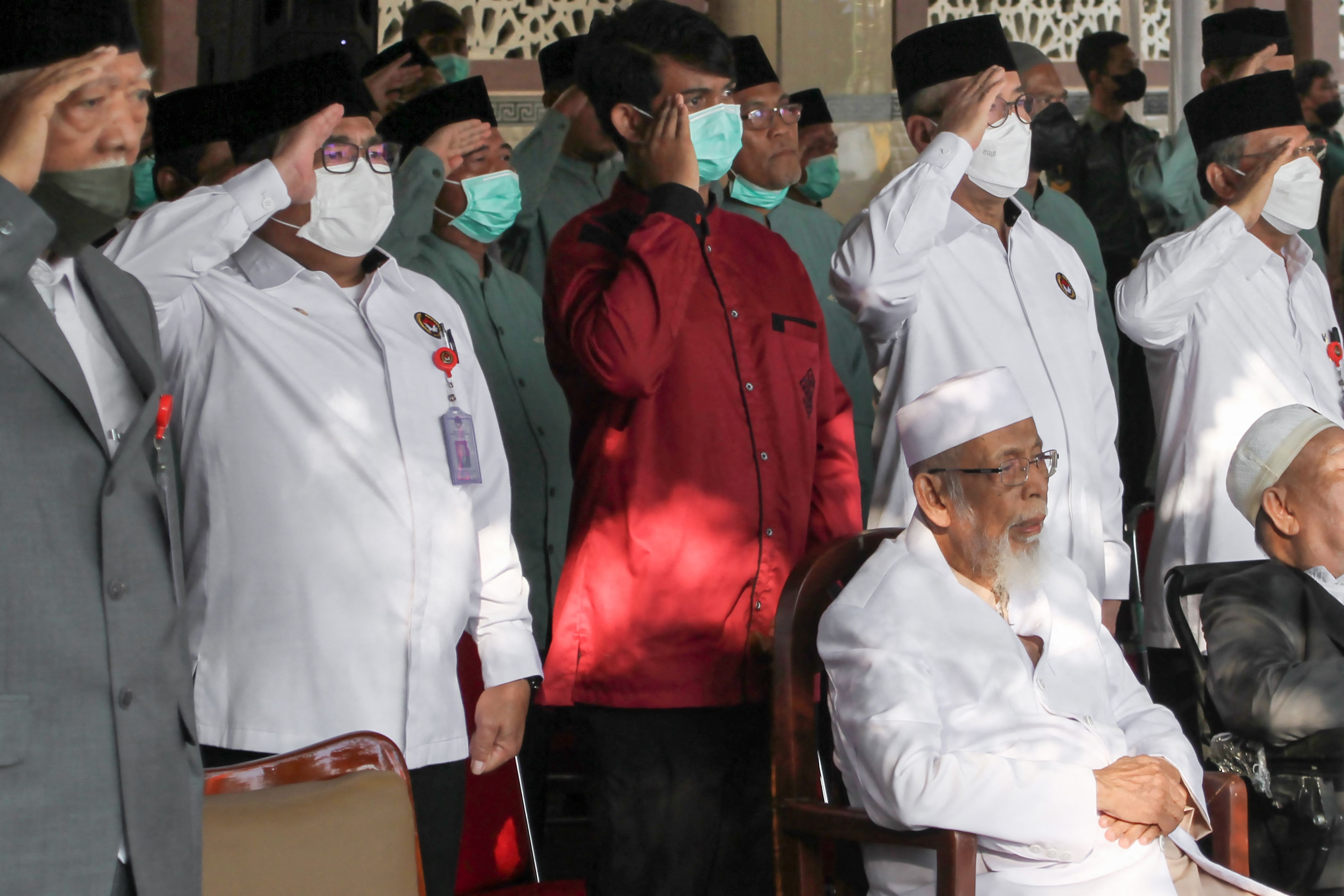 Pendiri Ponpes Al Mukmin Ngruki Abu Bakar Baasyir saat mengikuti upacara peringatan HUT ke-77 Kemerdekaan RI.