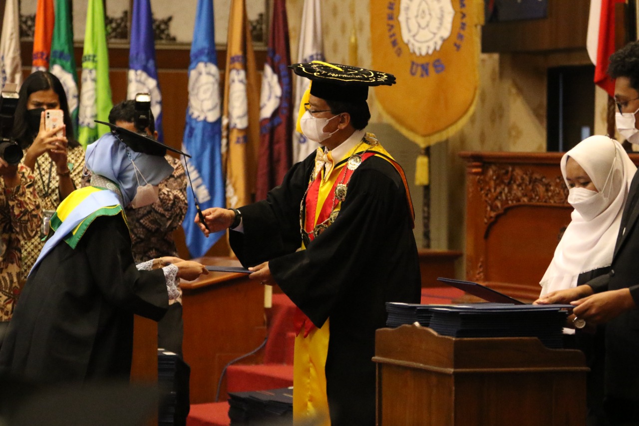 Wisuda Universitas Sebelas Maret (UNS) Surakarta