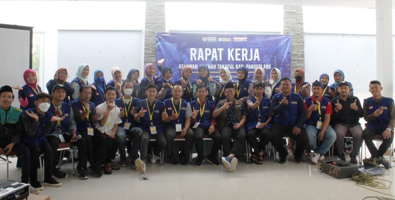 Pengurus Amanah Takaful Insani saat rapat kerja nasional