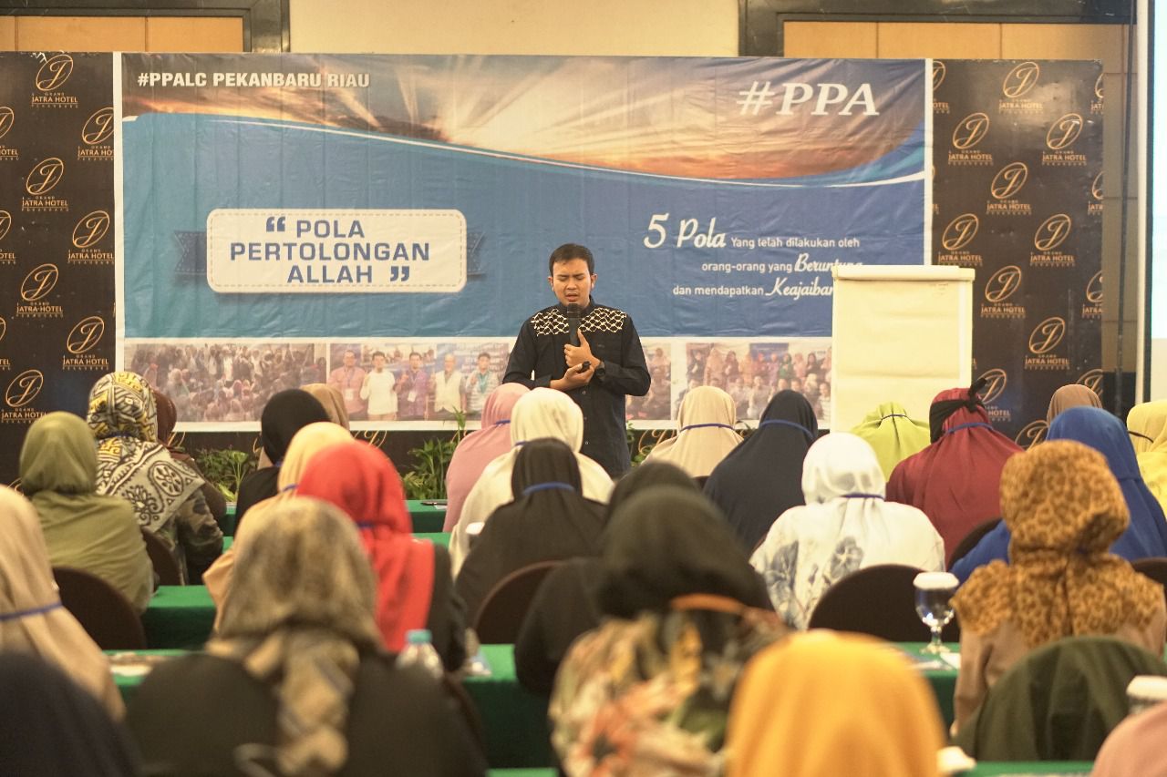 Mentor PPA Institute berbicara di hadapan para peserta.