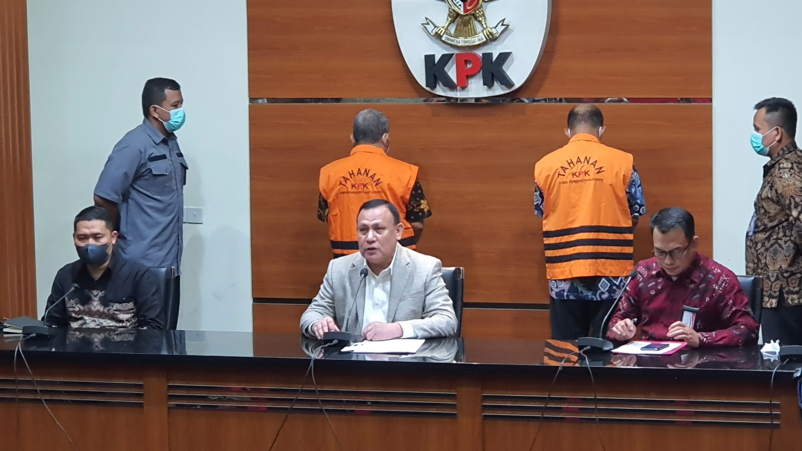 Konferensi pers penetapan tersangka kasus suap terkait jual beli jabatan di lingkungan Pemkab Pemalang