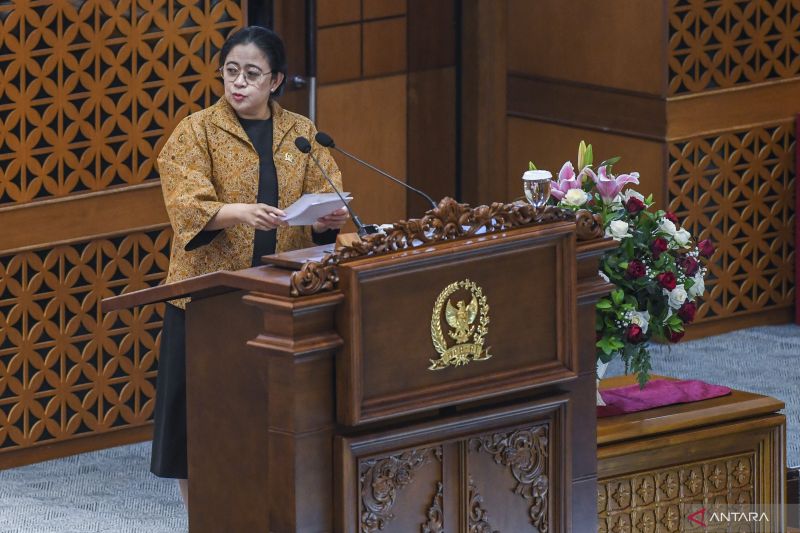 RUU KIA: Ketua DPR Puan Maharani memberikan sambutan saat Rapat Paripurna ke-28 masa persidangan V tahun 2021-2022 di Gedung DPR, Kamis (7/7