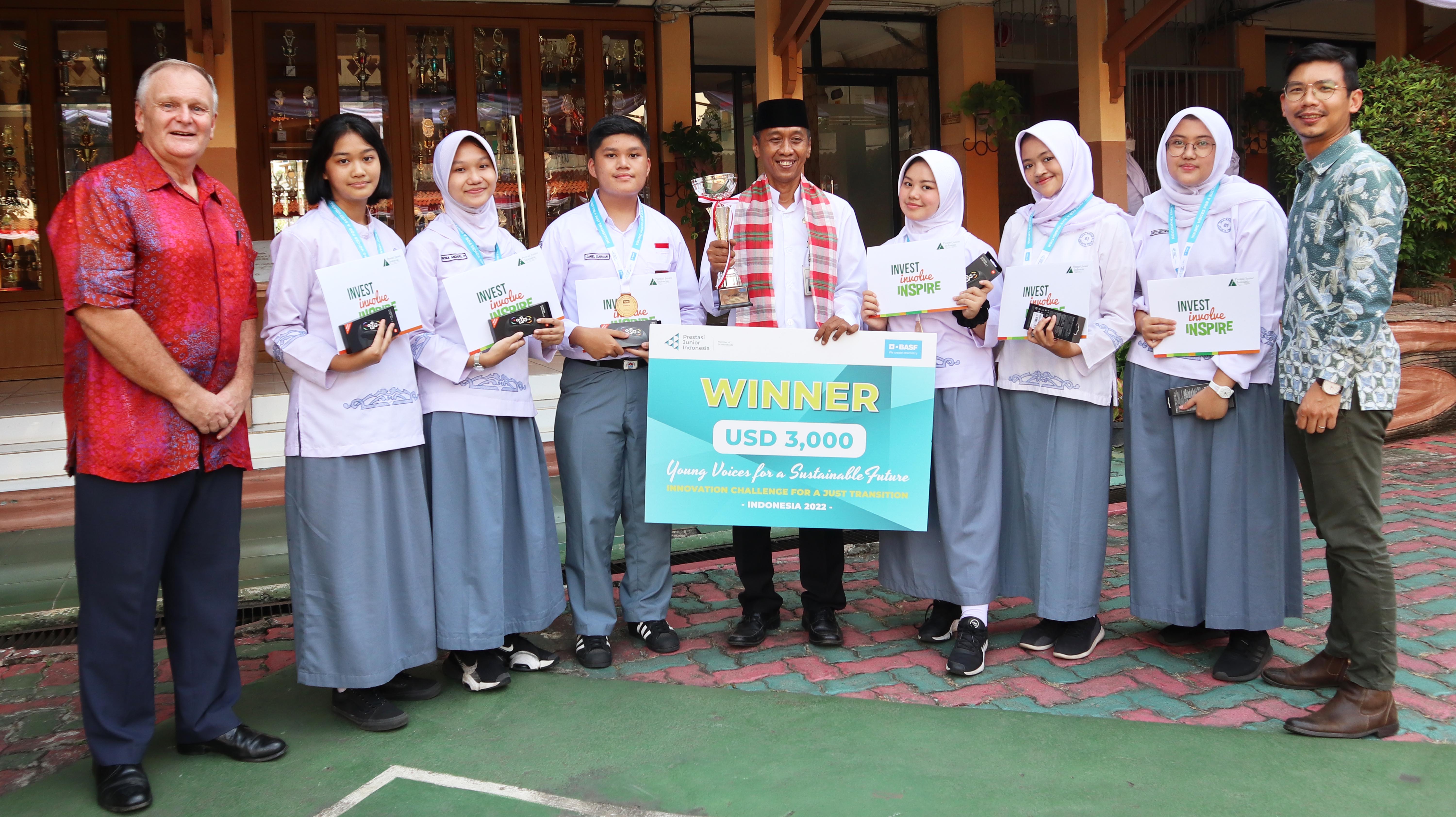 Tim Covarsi dari SMAN 81 Jakarta yang merupakan pemenang  Young Voices for a Sustainable Future-Innovation Challenge for a Just Transition