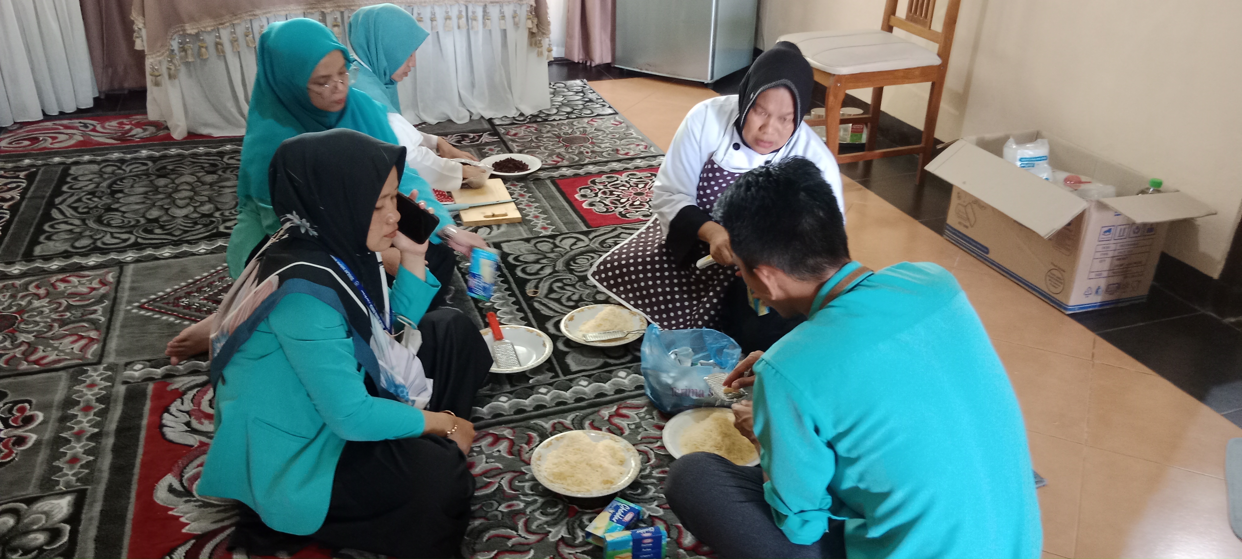 Kegiatan training memasak masakan internasional di sekolah Sukma Bangsa Pidie, Aceh.