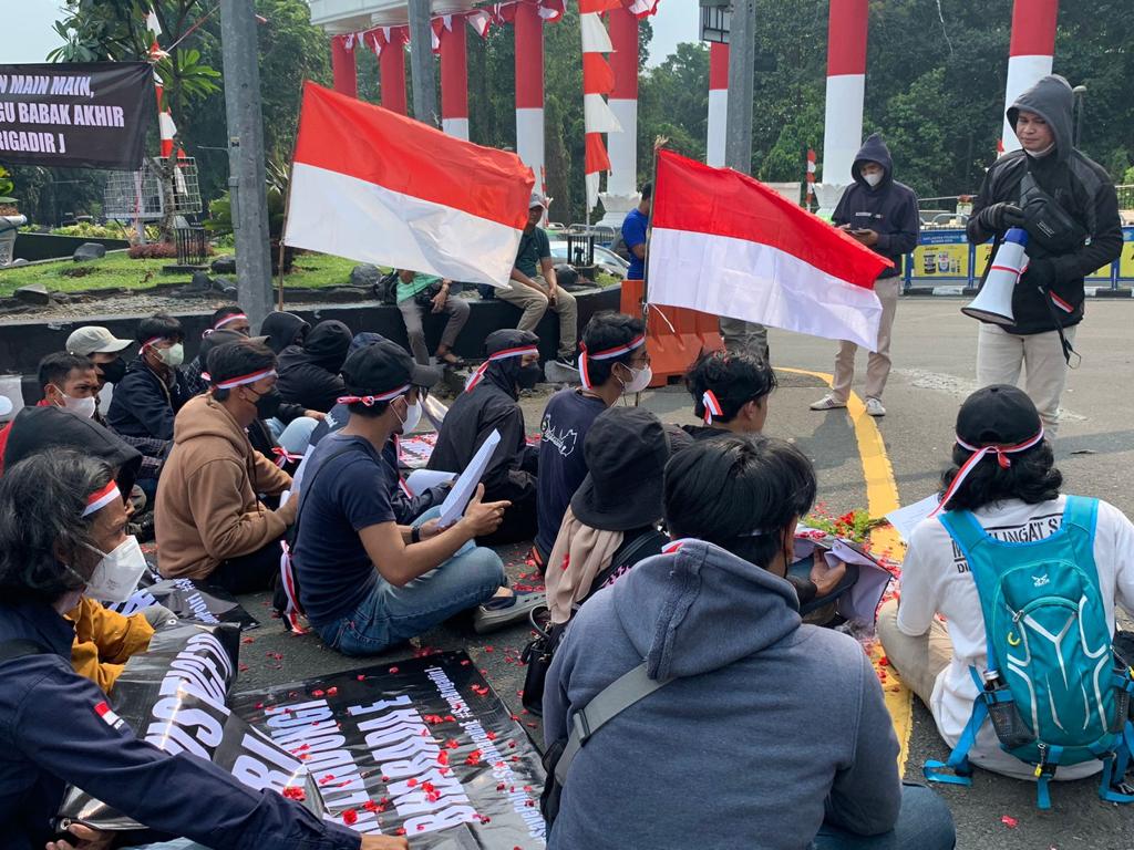 Aksi unjuk rasa mahasiswa mendukung sikap tegas Kapolri Jenderal Listyo Sigit Prabowo dalam menuntaskan kasus pembunuhan Brigadir J di Bogor