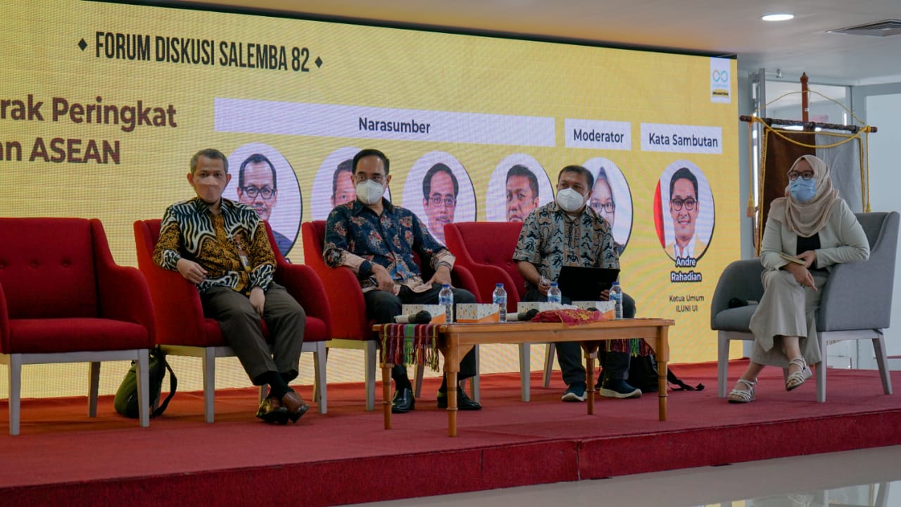 Sejumlah pembicara menyampaikan pandangannya dalam Forum Diskusi Salemba (FDS) Iluni UI