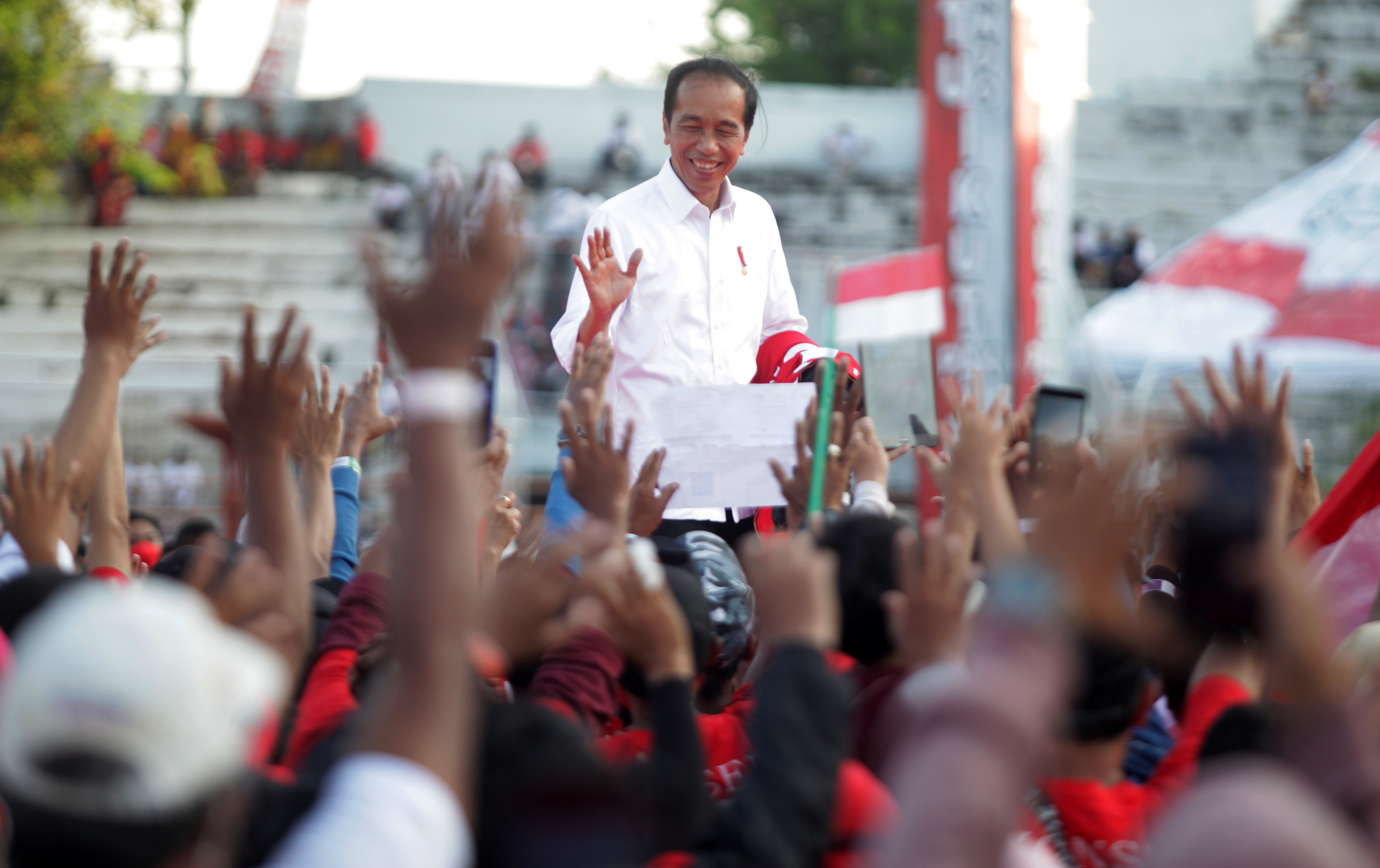 Di Depan Relawan Binaan Luhut, Jokowi: Ojo Kesusu Dukung Capres