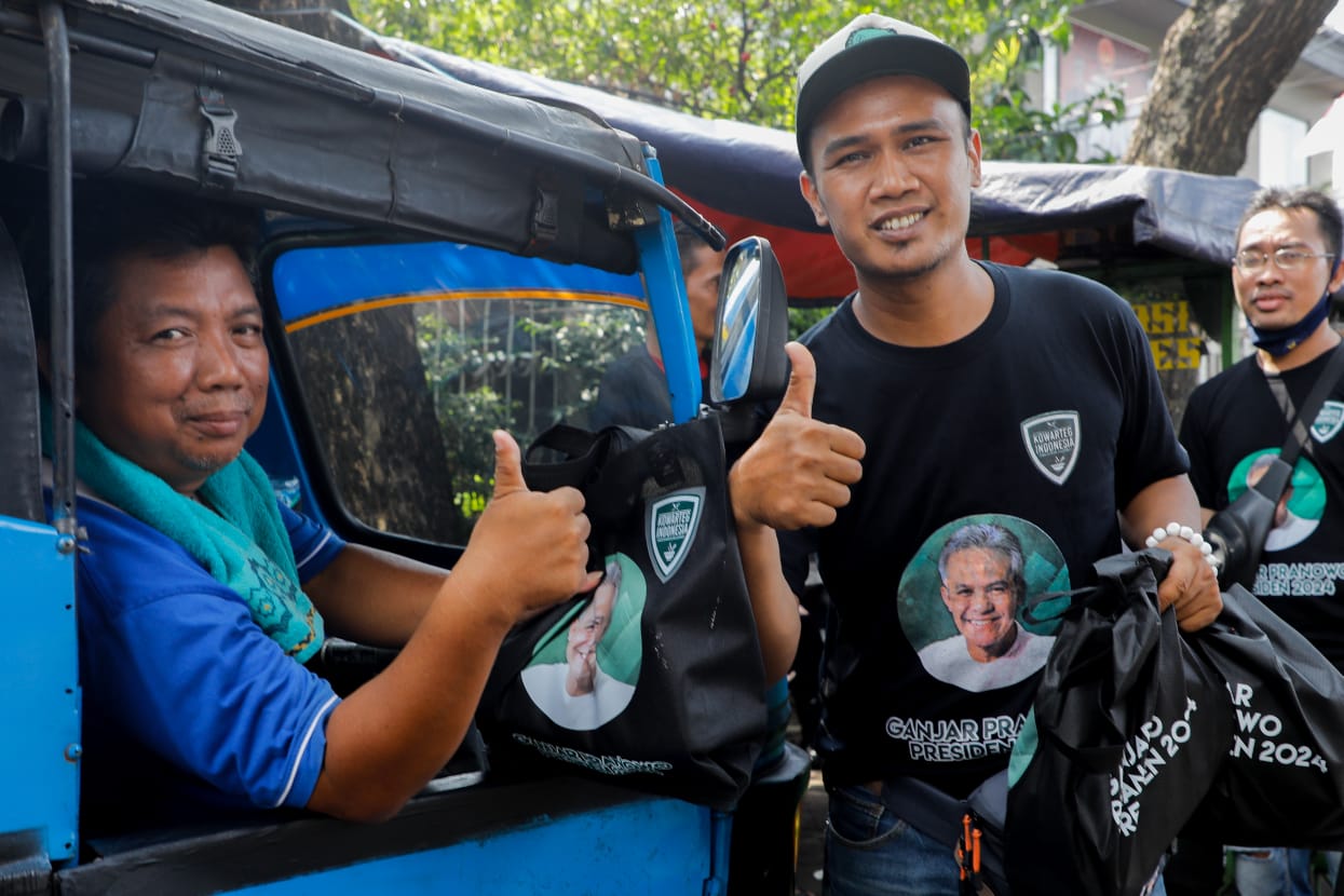 Di Jaksel Kowarteg Berbagi Makanan Sosialiasasikan Ganjar