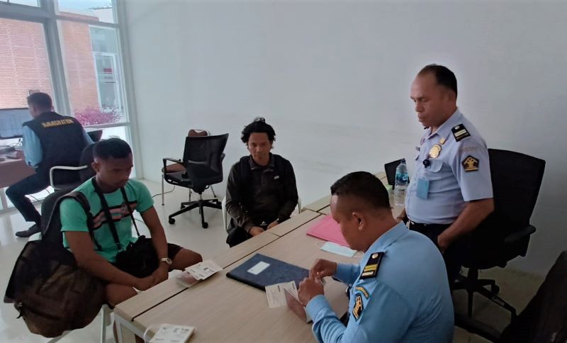  Tiga Pos Lintas Batas Negara (PLBN) di perbatasan RI-Timor Leste sudah memberlakukan Visa on Arrival (VoA) Khsus Wisata atau Visa Kunjungan