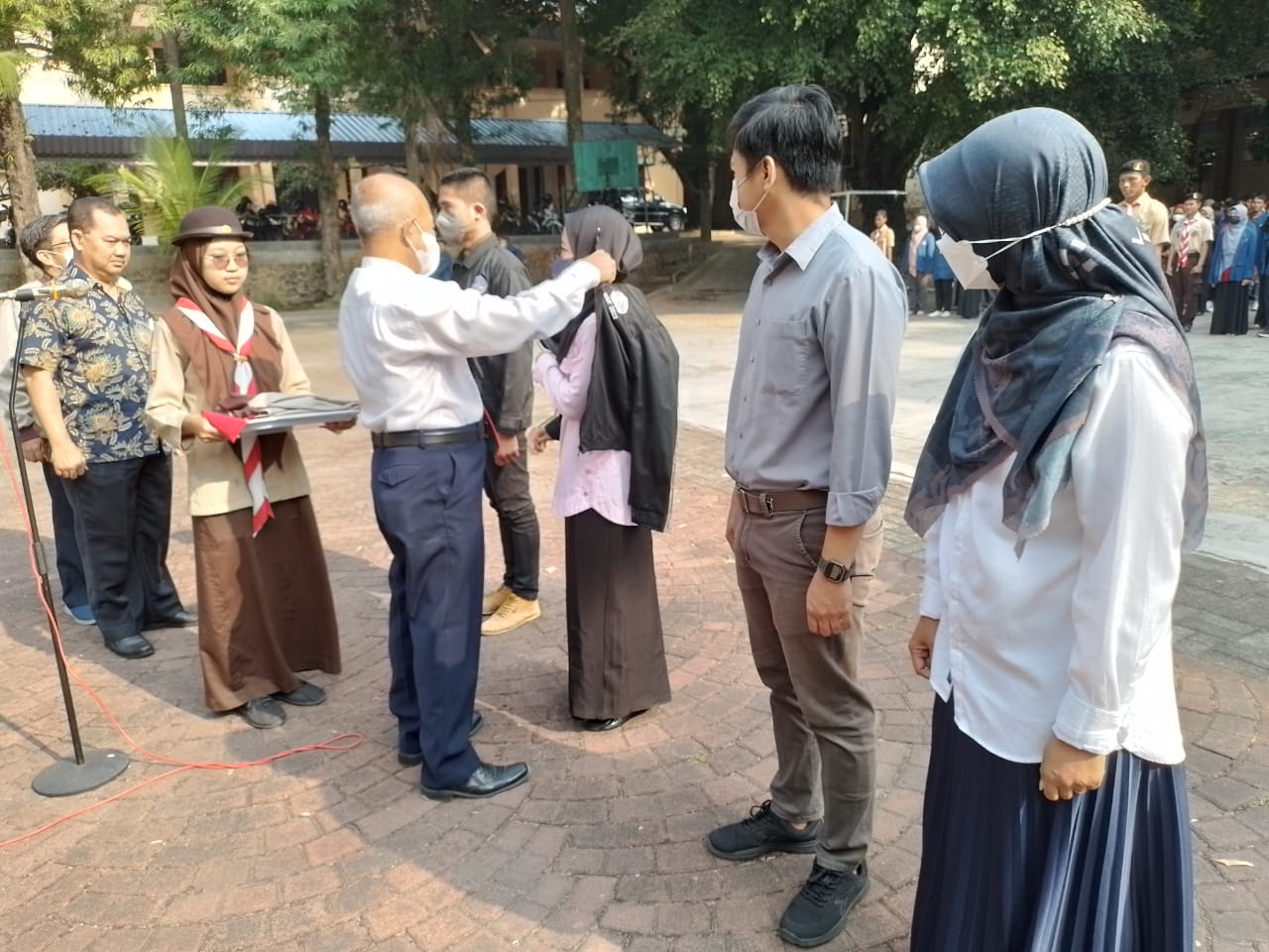 Rektor Unwidha Klaten Triyono saat melepas mahasiswa peserta KKN