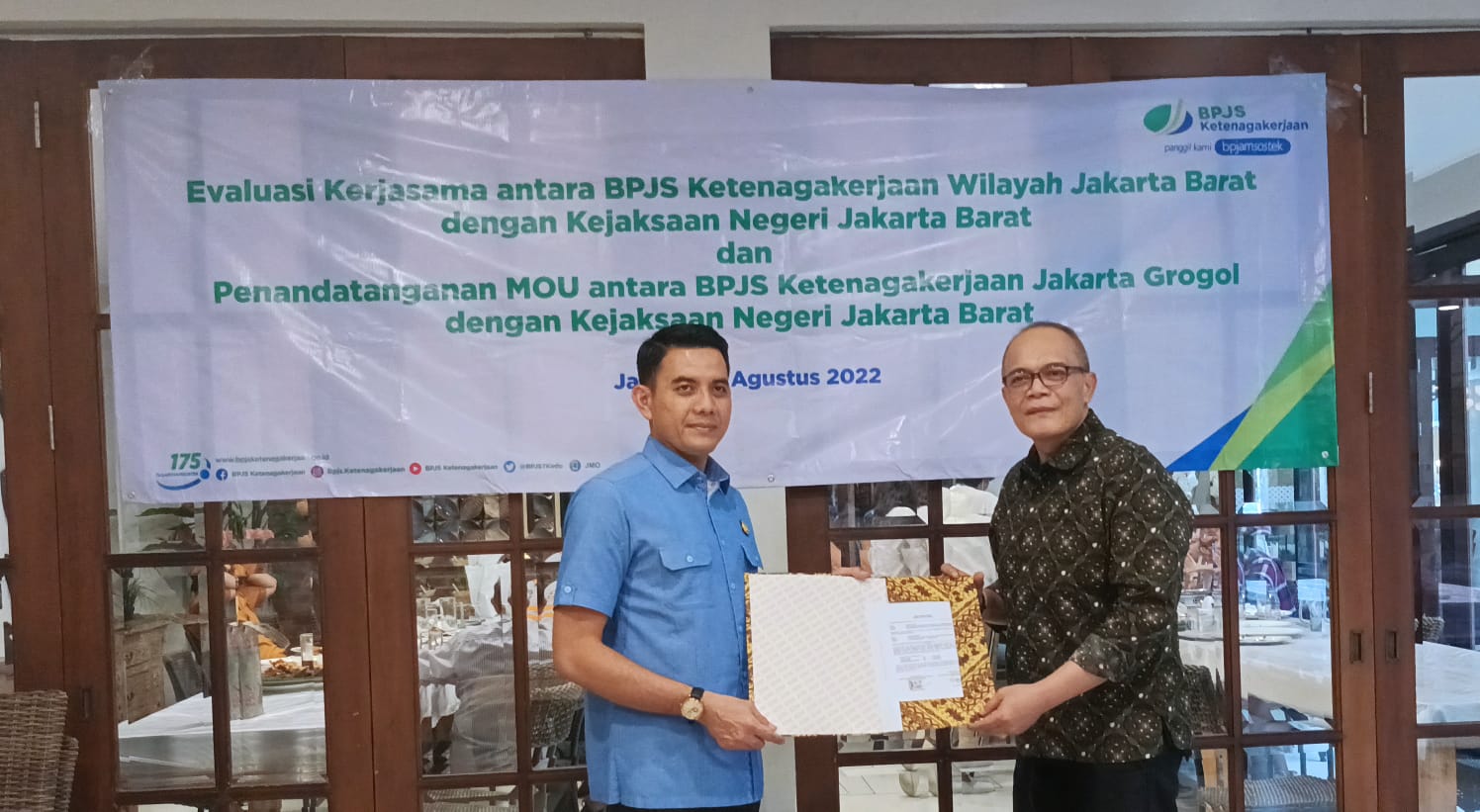 Penandatanganan MoU kerja sama antara BPJS Ketenagakerjaan Cabang Jakarta Grogol dengan Kejari Jakbar di Jakarta, Kamis (4/8).