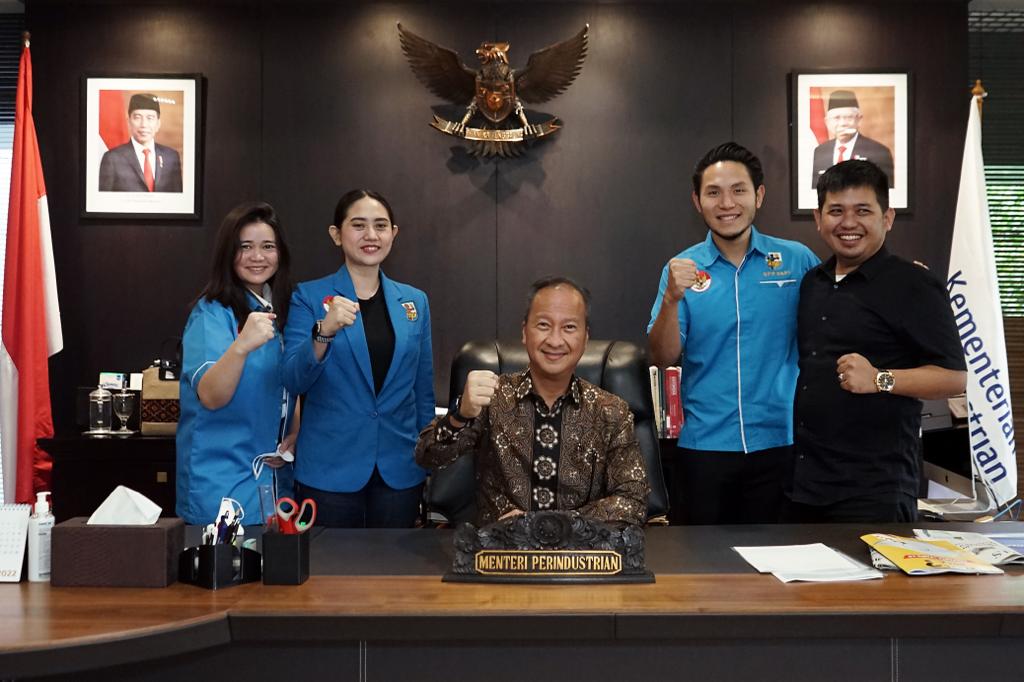 Menperin Agus Gumiwang (tengah) saat menerima pengurus KNPI.