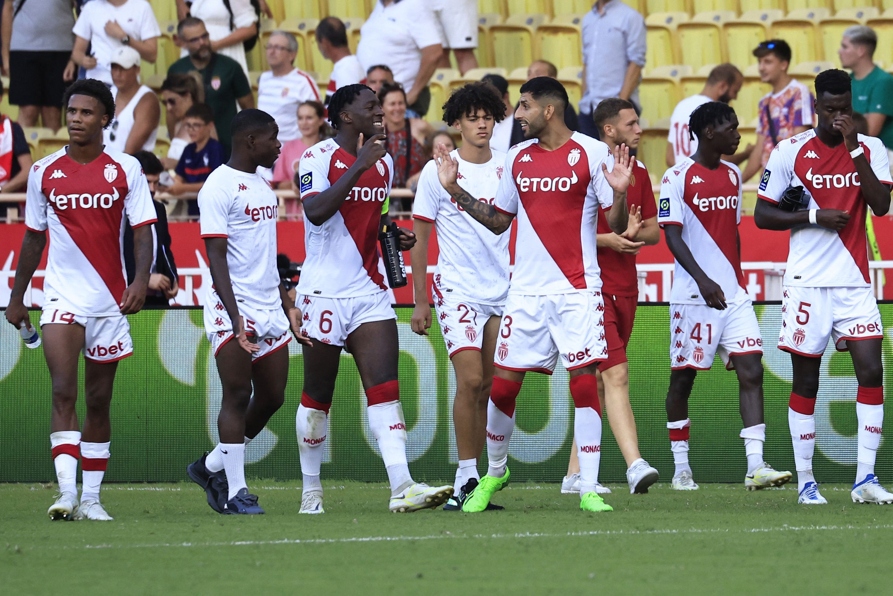 Reaksi para pemain Monaco usai bermain imbang dengan Rennes di laga Ligue 1.
