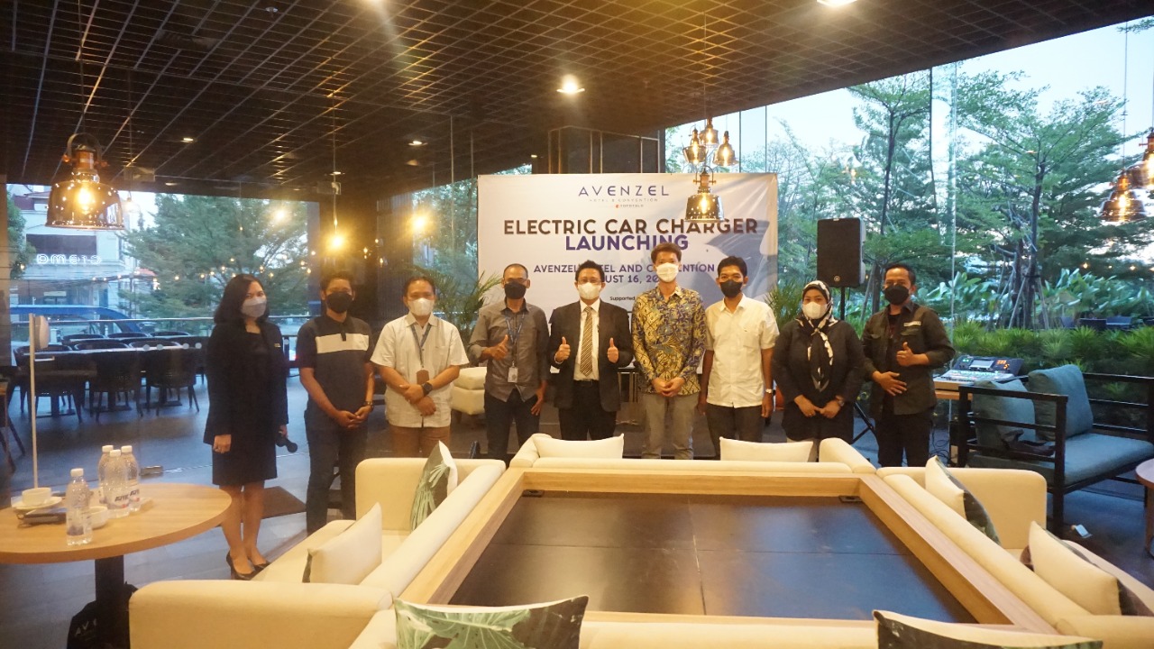 Peluncuran electric vehicle charger station di Avenzel Hotel and Convention, Cibubur, Kota Bekasi.