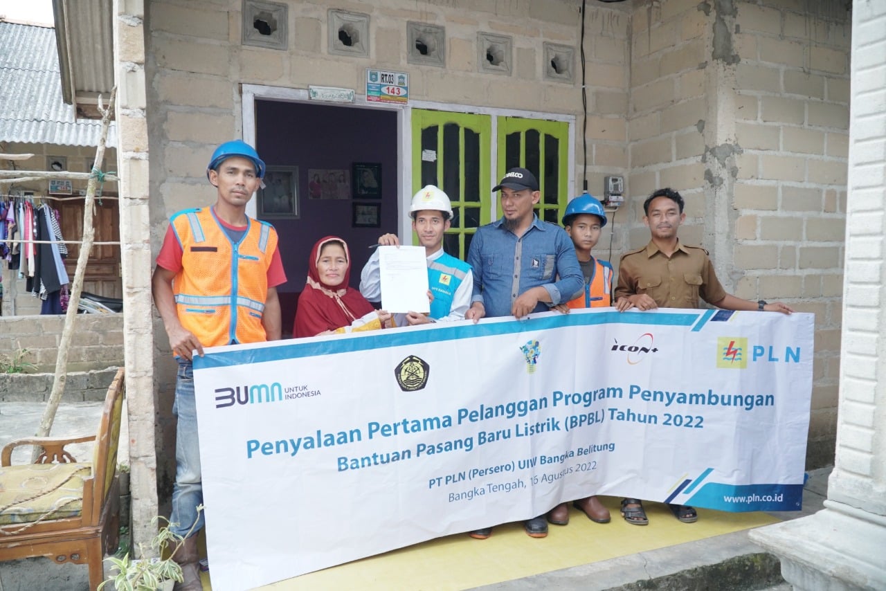 Laksanakan program bantuan listrik gratis dari pemerintah, PLN targetkan sambung listrik gratis 1.120 sambungan di Provinsi Bangka Belitung.
