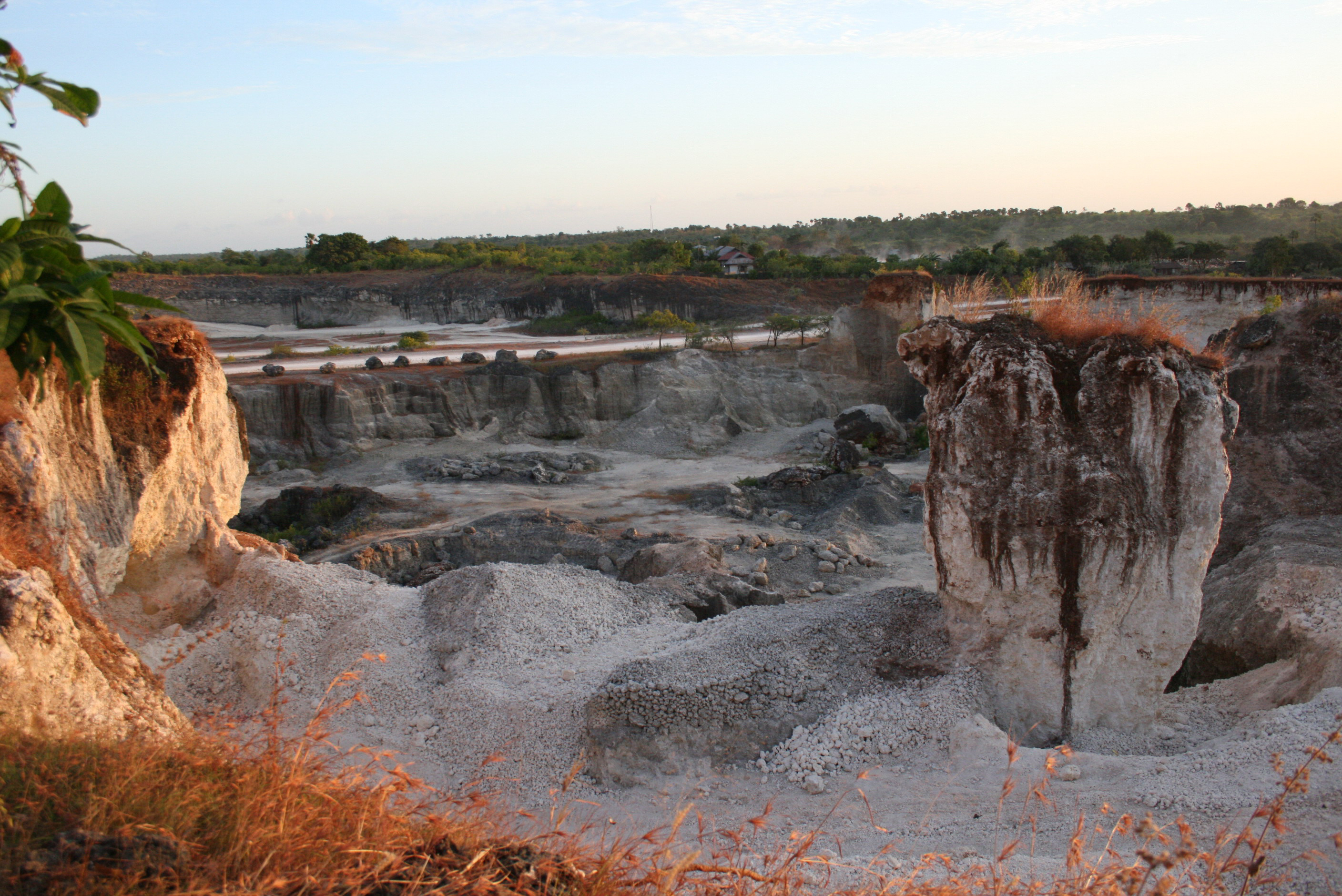 Lokasi eks tambang liar yang ditinggalkan begitu saja di NTT.