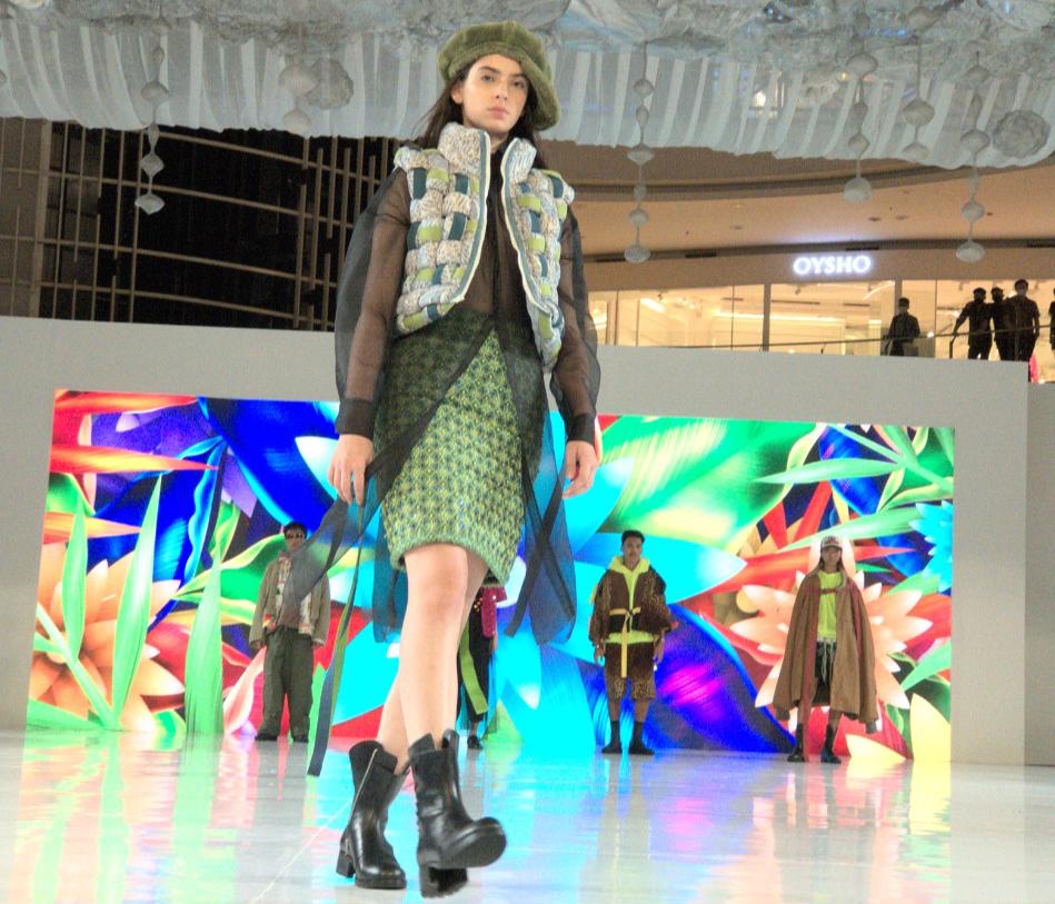 Karya desainer terkemuka Indonesia menyemarakkan Oppo Bazaar Fashion Festival di di Senayan City, Jakarta. 