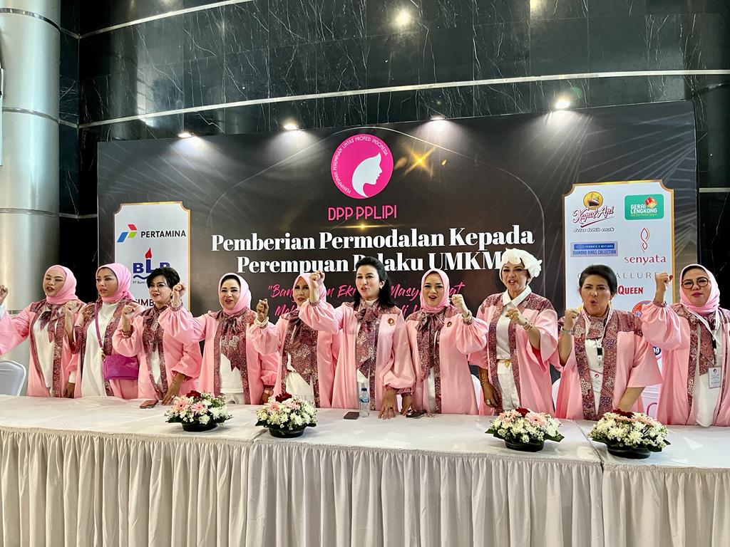 acara PPLIPI Peduli UMKM – Pemberian Modal kepad Perempuan Pelaku UMKM di SMESCO Convention Hall, Jakarta, Kamis (18/8).