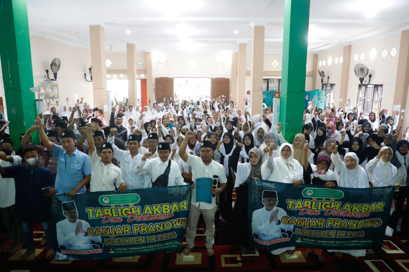 Ustadz, da'i muda, santri, alumni pesantren dan ibu-ibu pengajian se-Bumi Silampari (Musi Rawas, Lubuk Linggau, dan Musi Rawas Utara) takbli