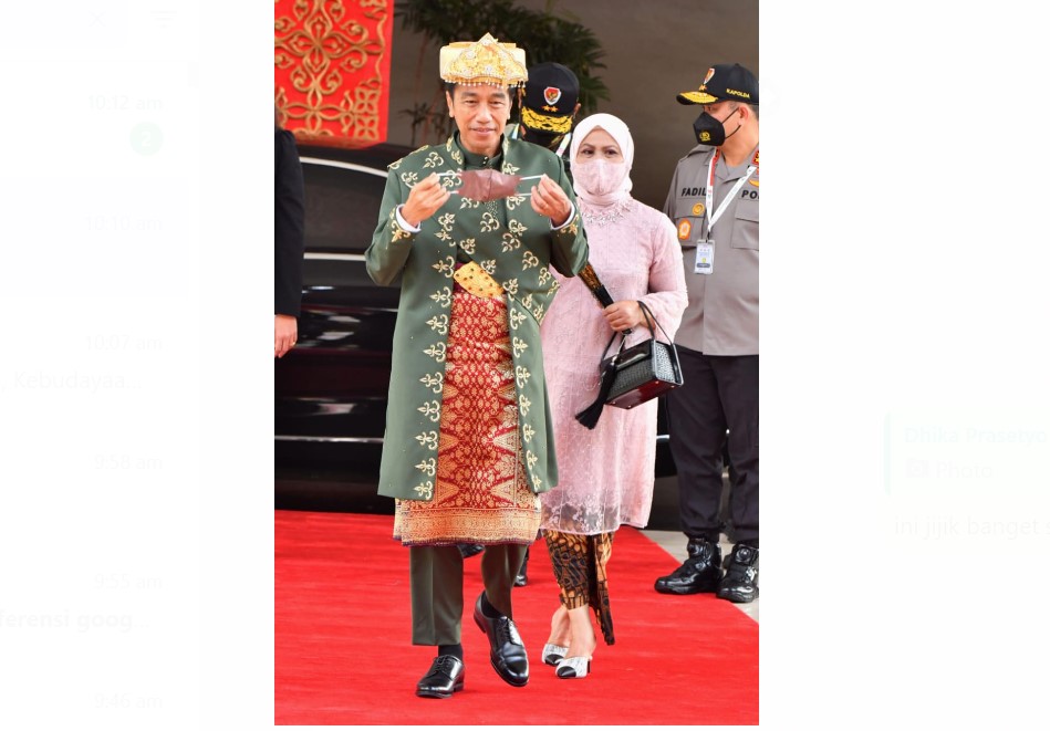 Presiden Joko Widodo mengenakan pakaian adat Paksian, yang berasal dari Bangka Belitung, dalam Sidang Tahunan MPR.