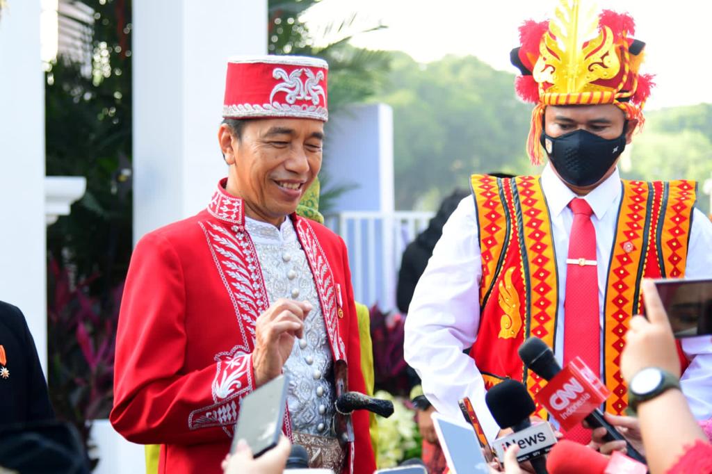 Presiden Jokowi mengenakan pakaian adat Buton pada Hut ke-77 Kemerdekaan RI