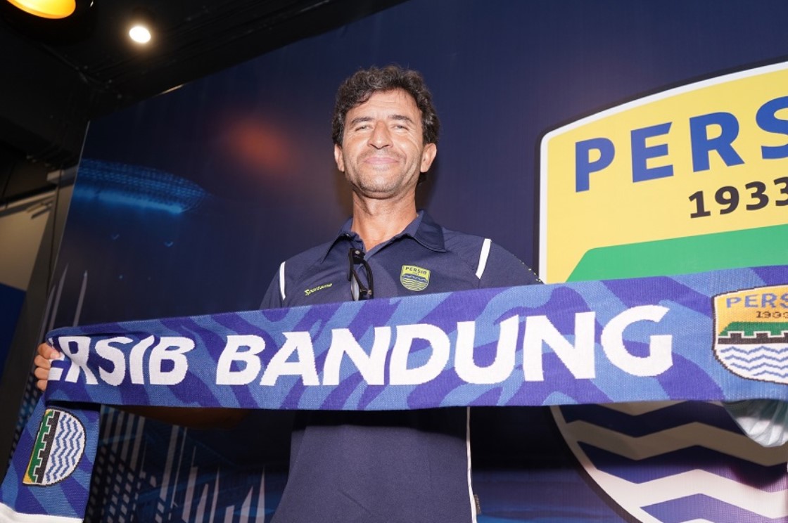 Pelatih Persib Luis Milla
