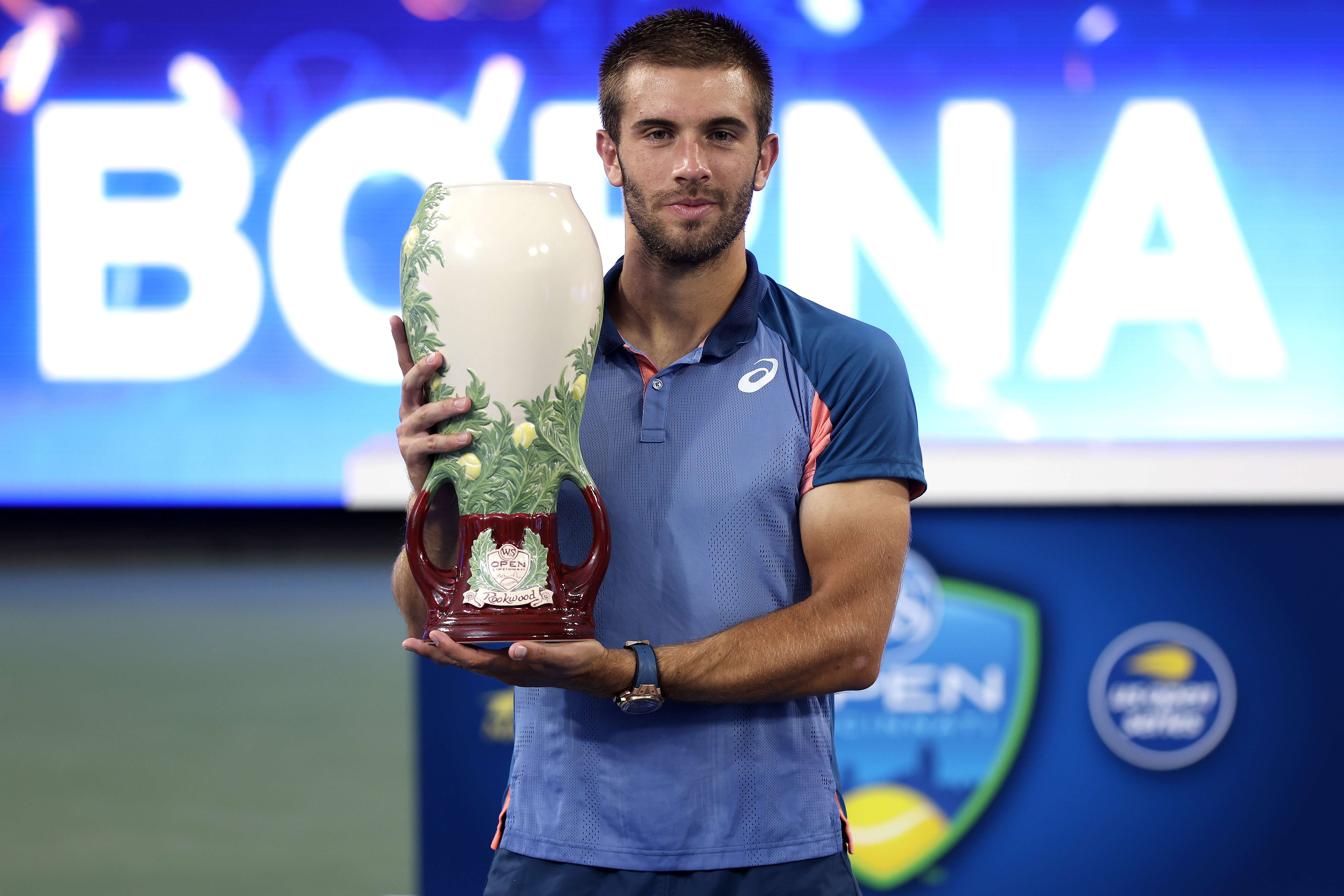 Petenis Kroasia Borna Coric usai menjadi juara di Cincinnati Masters.
