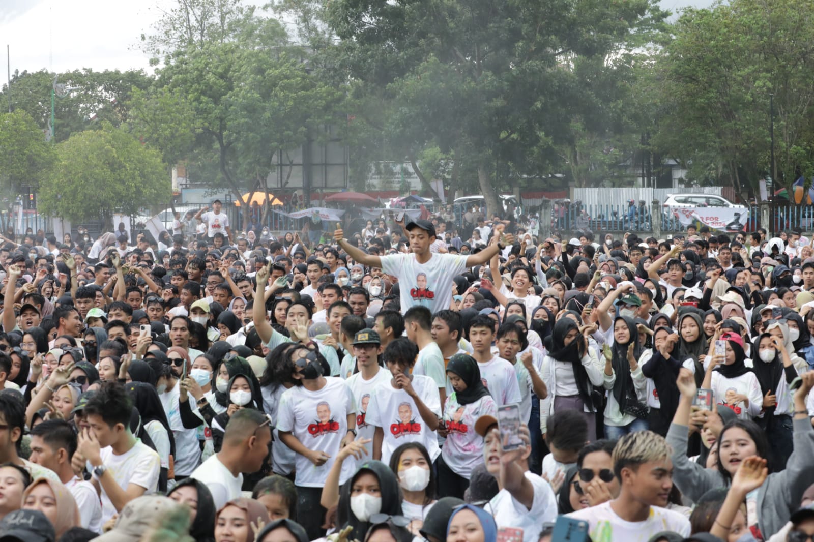 Ribuan milenial Jambi mengikuti acara 'Pesta Besamo di Tanah Pusako' yang diselenggarakan relawan Orang Muda Ganjar (OMG) Jambi di La