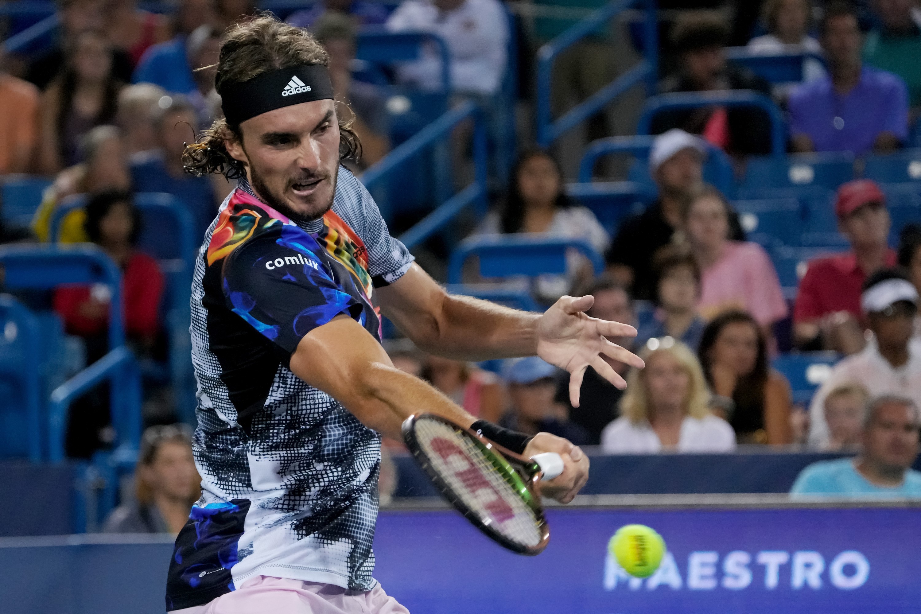 Petenis Yunani Stefanos Tsitsipas mengalahkan pemain nomor satu dunia Daniil Medvedev untuk lolos ke final Cincinnati Masters, Minggu (21/8)