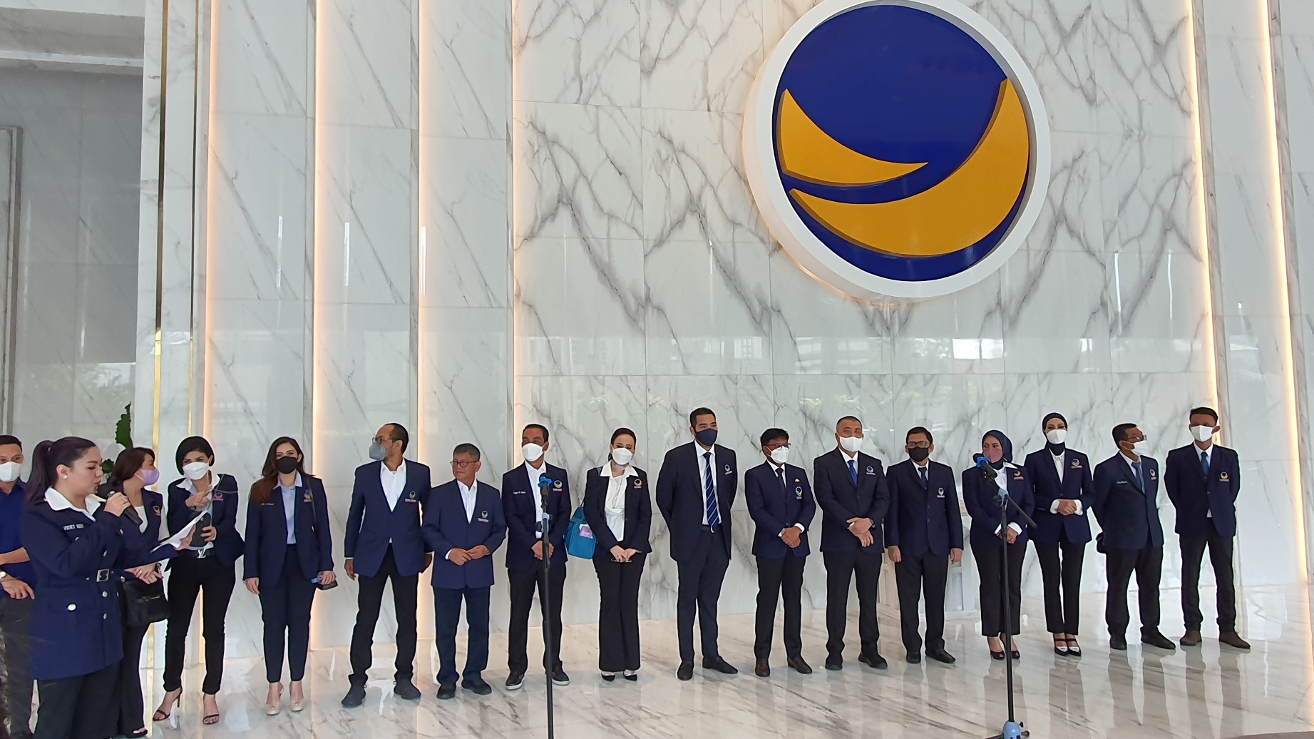 Rombongan Partai NasDem bersiap berangkat mendaftar ke KPU, Senin (1/8). 