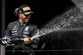 Pembalap Mercedes Lewis Hamilton.