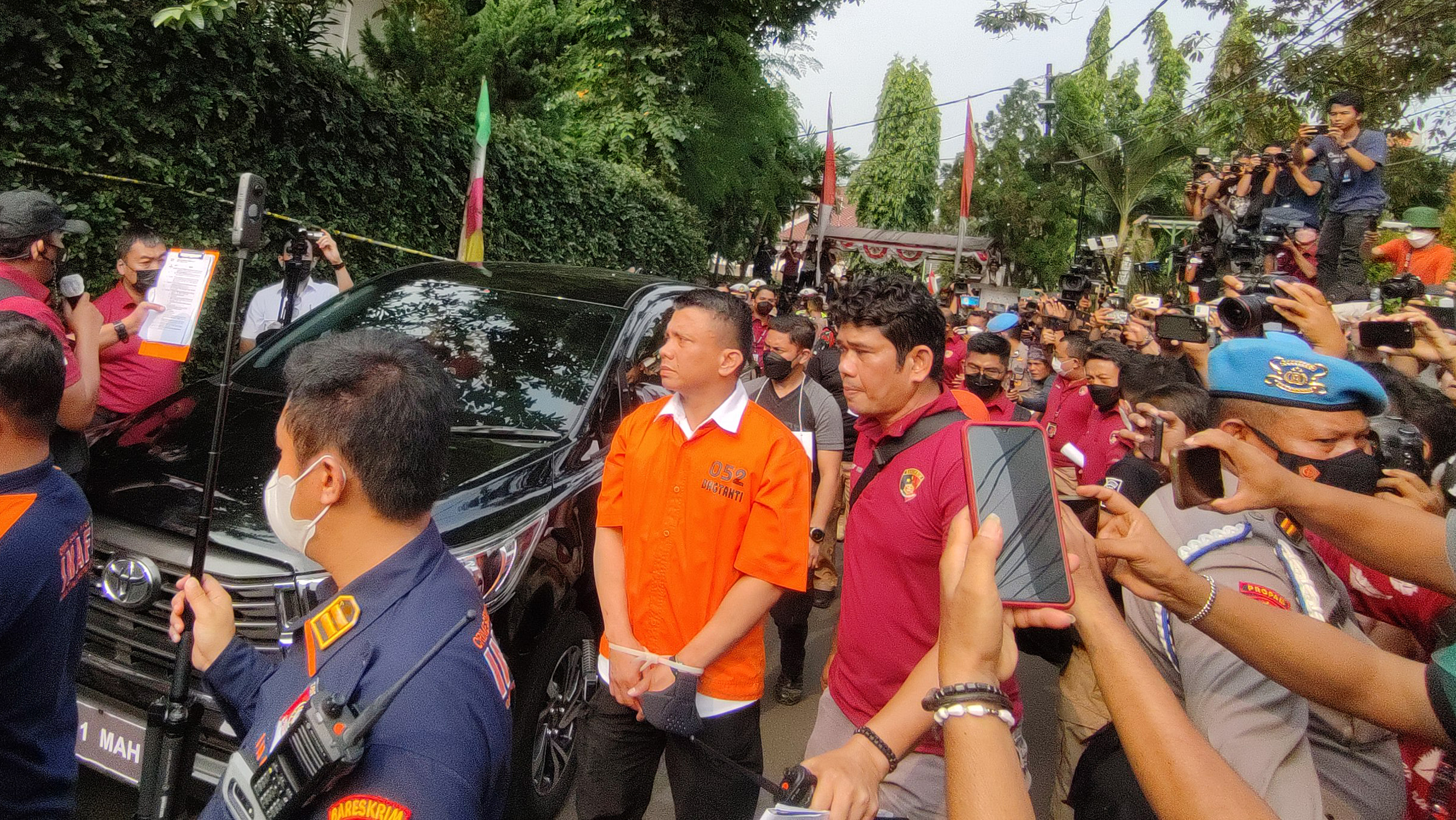 Tersangka Ferdy Sambo dikawal petugas