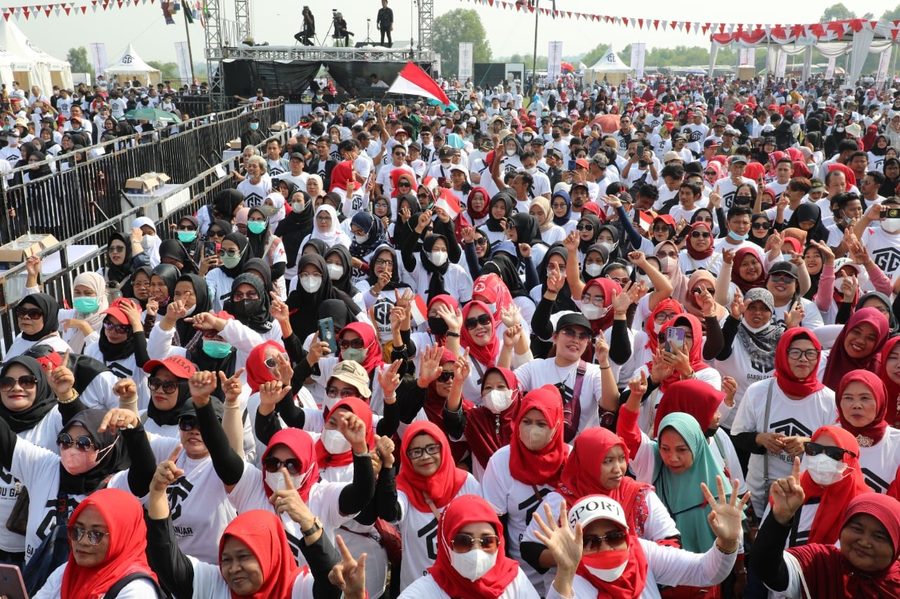 Warga Tangerang, Banten antusias mengikuti peringatan HUT ke 77 Kemerdekaan RI di lapangan Munjul Kecamatan Solear, Kabupaten Tangerang, Min