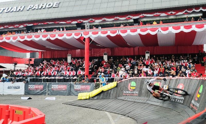 Kualifikasi 'Men Elite' UCI MTB Eliminator World Cup 2022 seri ke-8 di Kota Palangka Raya, Kalimantan Tenagah, Minggu, (28/8)