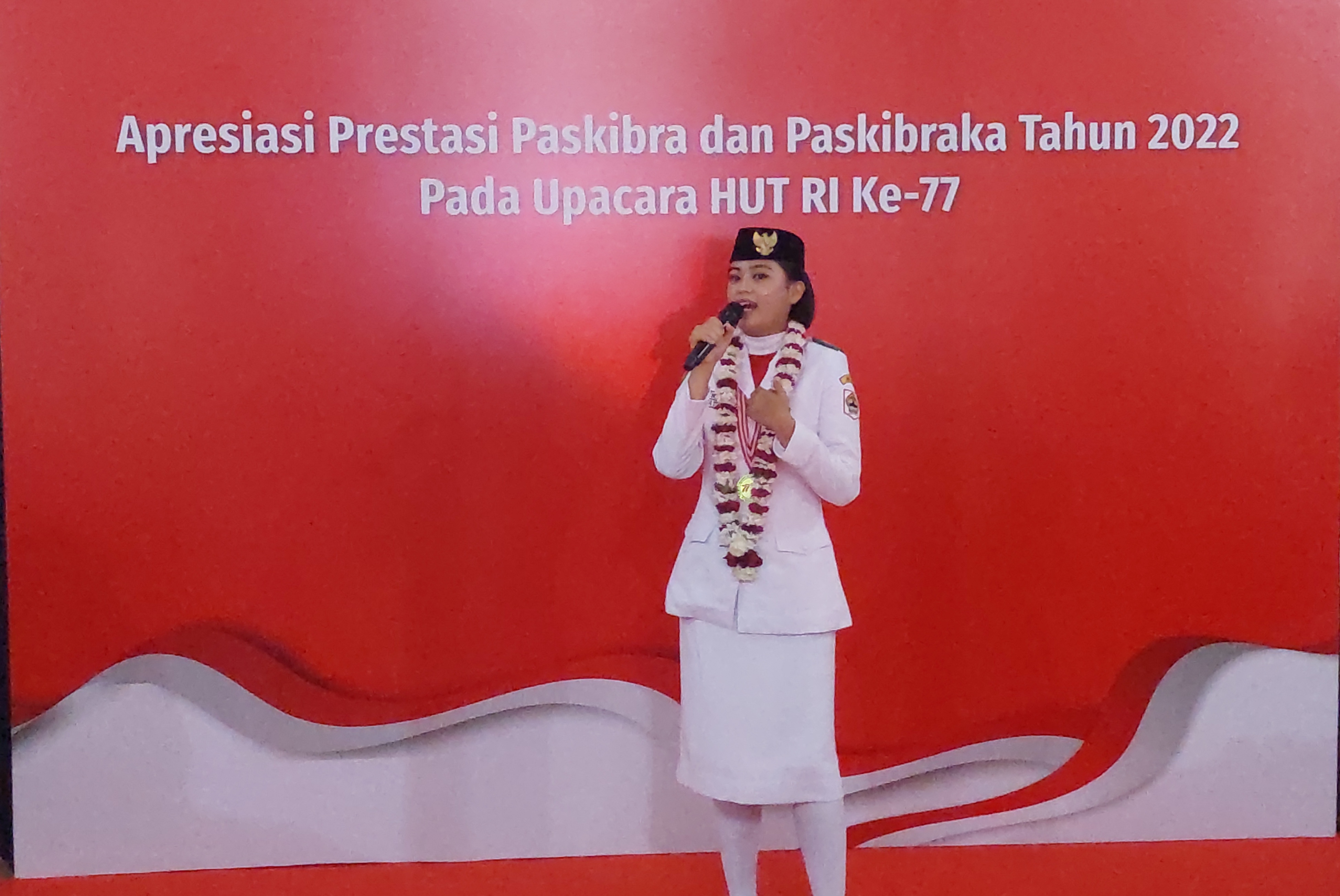 Jadi Pembawa Bendera Pusaka di Istana, Firsty Disambut Meriah di Kudus