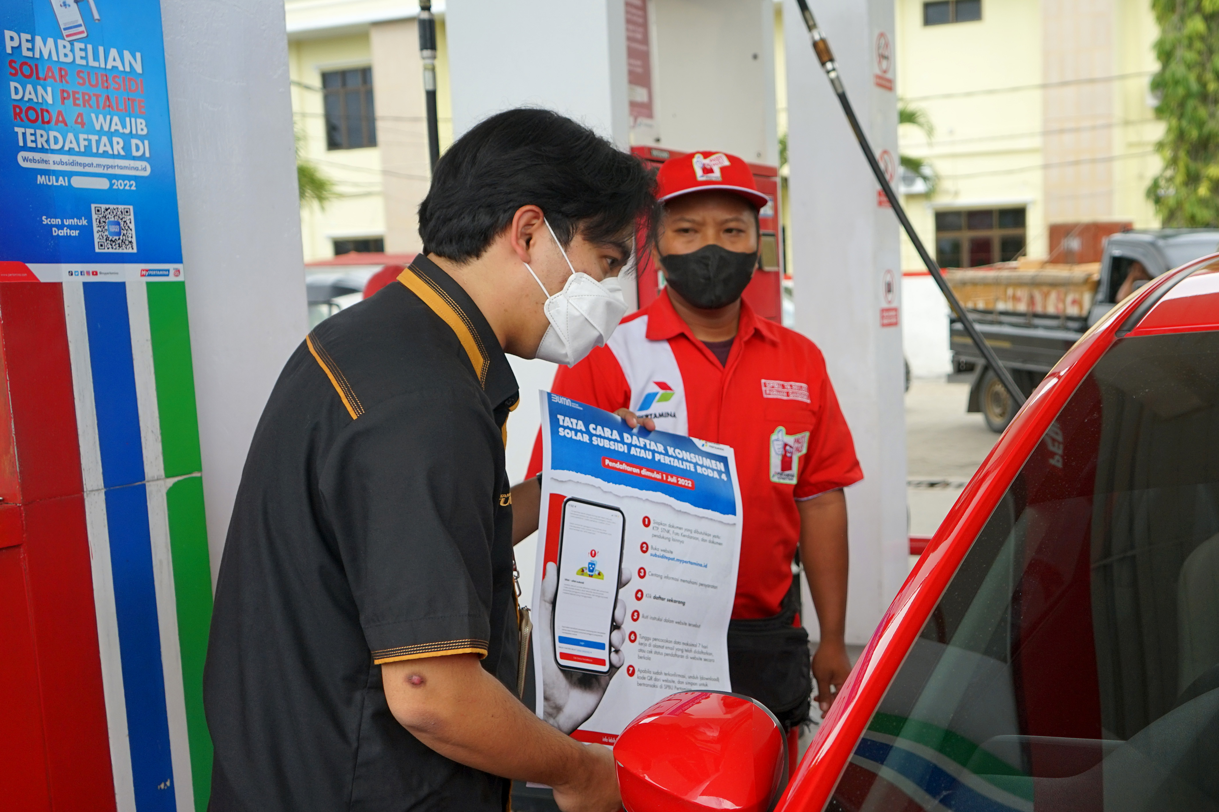  Sosialisasi MyPertamina kepada pengendara mobil
