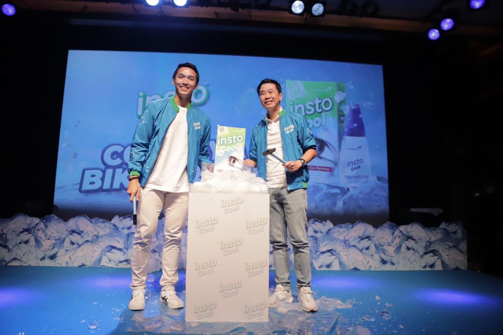 Jonatan Christie, Brand Ambassador Insto Cool, dan Senior Vice President Marketing & International Operations Combiphar, Weitarsa Hendarto.