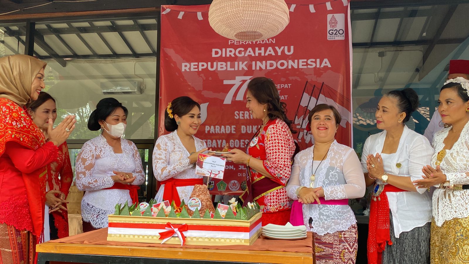 etua Gabungan Organisasi Wanita (GOW) Kota Denpasar, Ny. Ayu Kristi Arya Wibawa, Ketua DWP Kota Denpasar, Ny. Ida Ayu Widnyani Wiradana, Ket