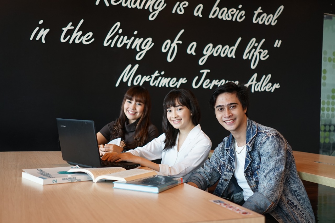 Ilustrasi mahasiswa Kalbis Institute
