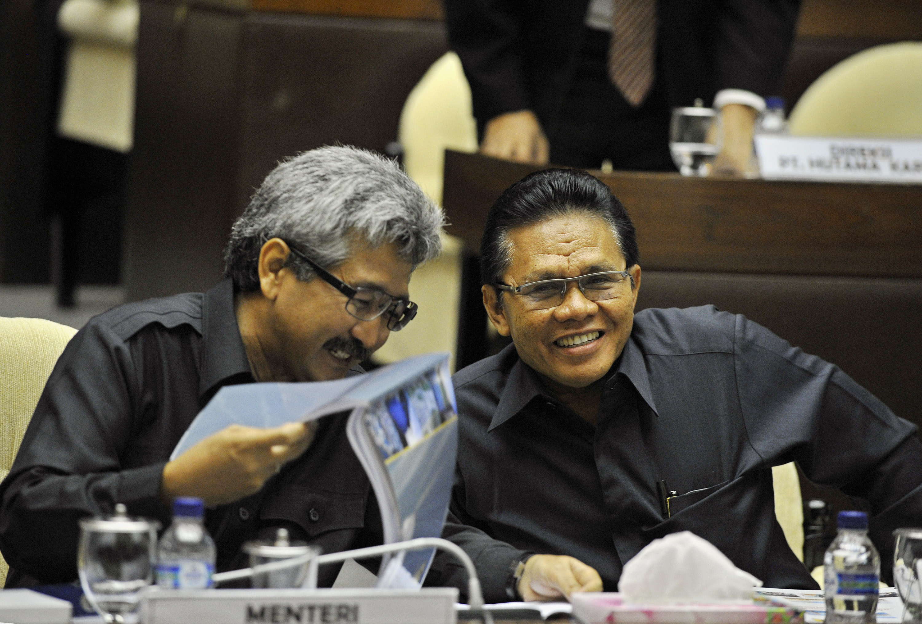 Achmad Hermanto Dardak (kiri)