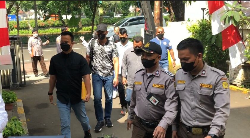 Ajudan dan ART Ferdy Sambo tiba di Komnas HAM, Senin (1/8).