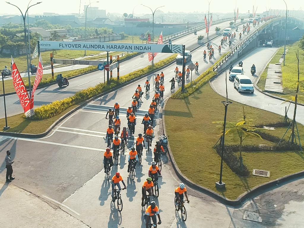 Kegiatan Fun Ride sejauh 15 km di kawasan Kota Harapan Indah, Kota Bekasi.