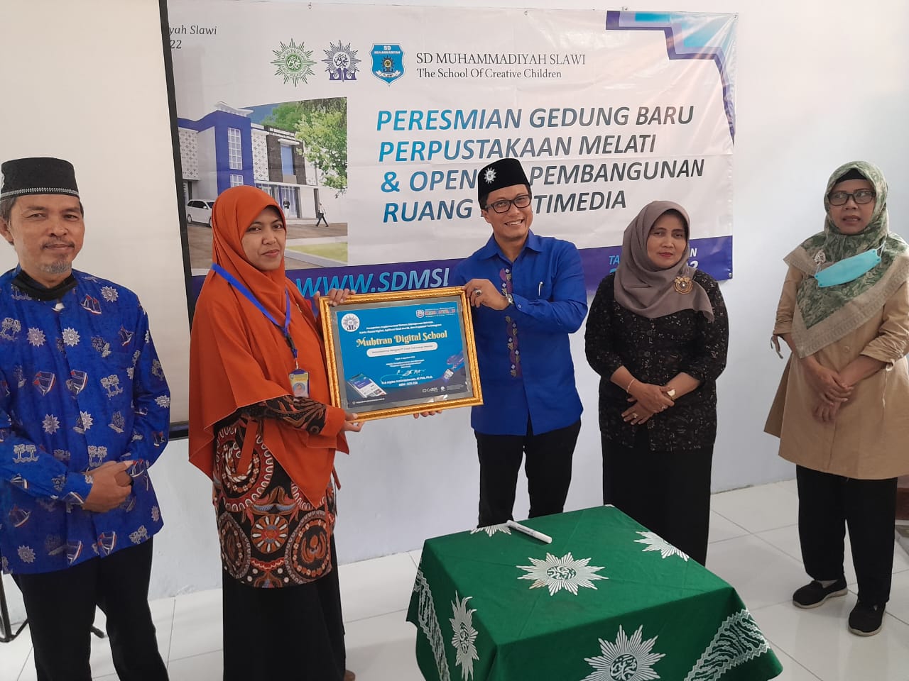 Peresmian delapan program unggulan kreatif SD/MI Muhammadiyah di Kabupaten Tegal, Jawa Tengah.