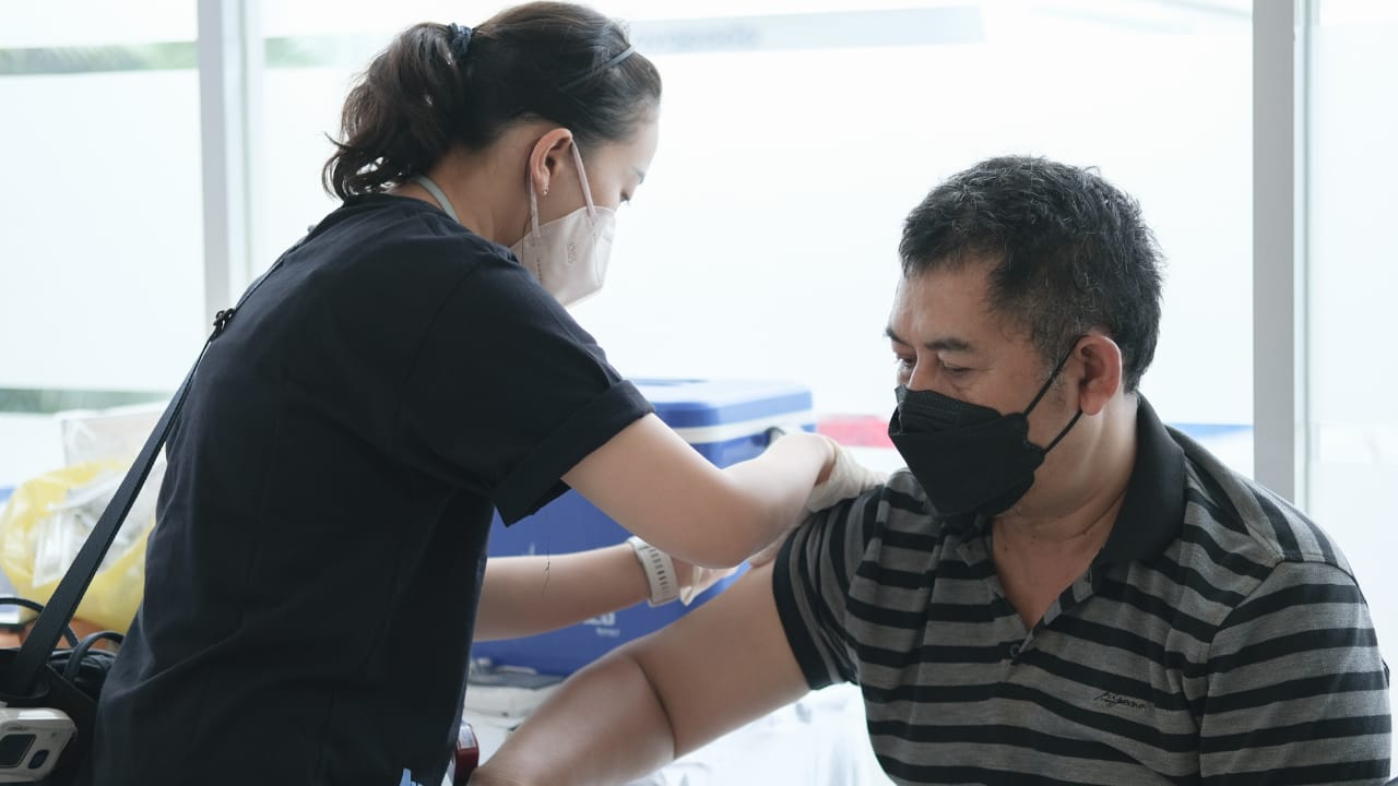 Swab test dan vaksinasi Covid-19 yang digelar Mayapada Healthcare di Bandung