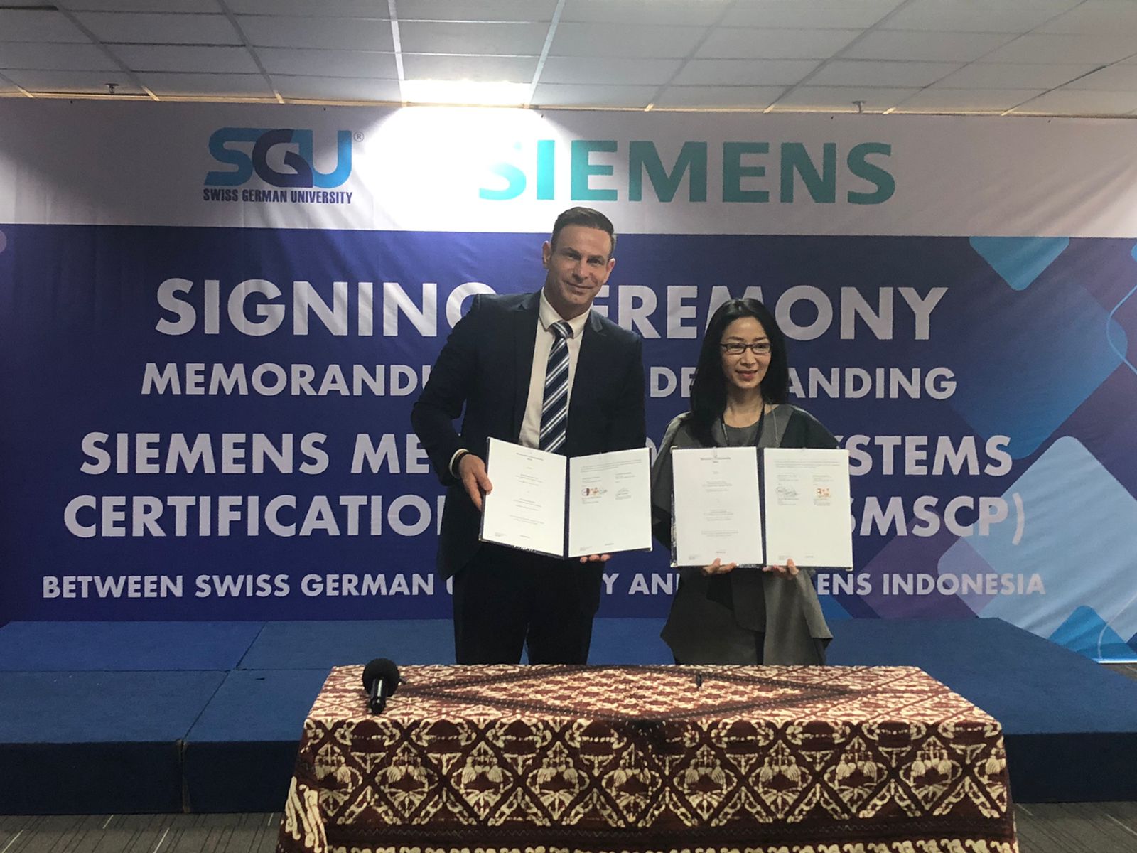 Penandatanganan MoU di kampus Swiss German University, Alam Sutera. Serpong, Tangerang Selatan, Senin (22/8). 