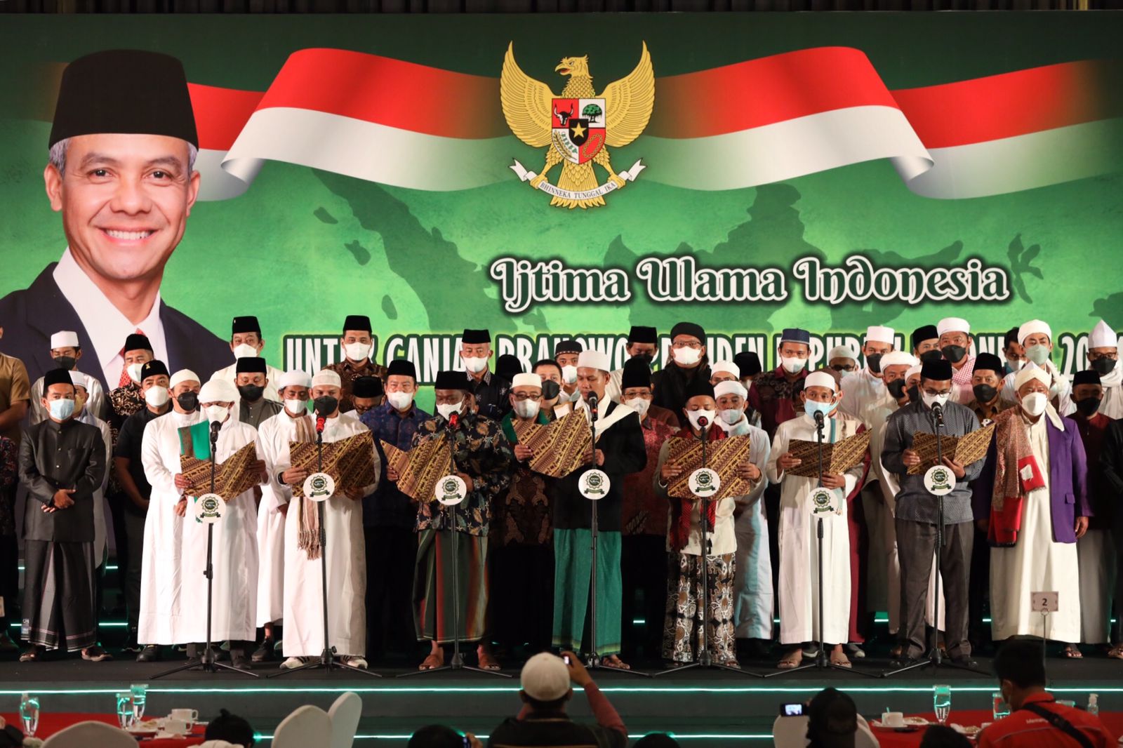 Ulama dan cendekiawan di Tanah Melayu, Provinsi Riau bermufakat.