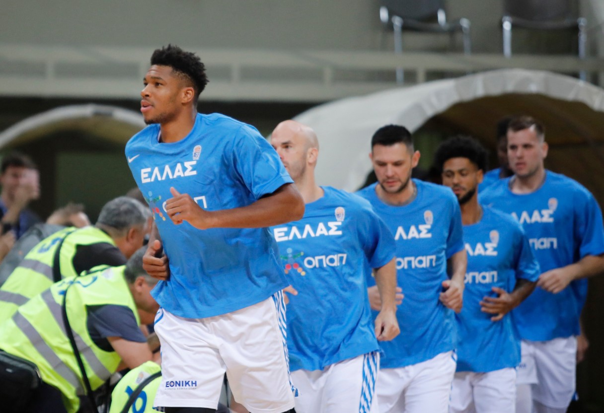 Giannis Antetokounmpo membela timnas Yunani.