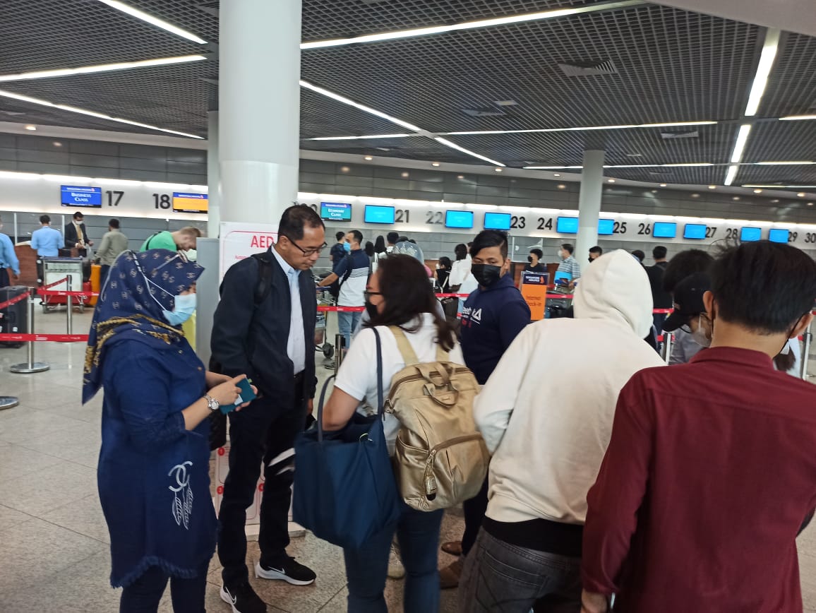 Kepulangan 12 WNI korban penyekapan di Sihanoukville bersama Direktur Perlindungan WNI Judha Nugraha