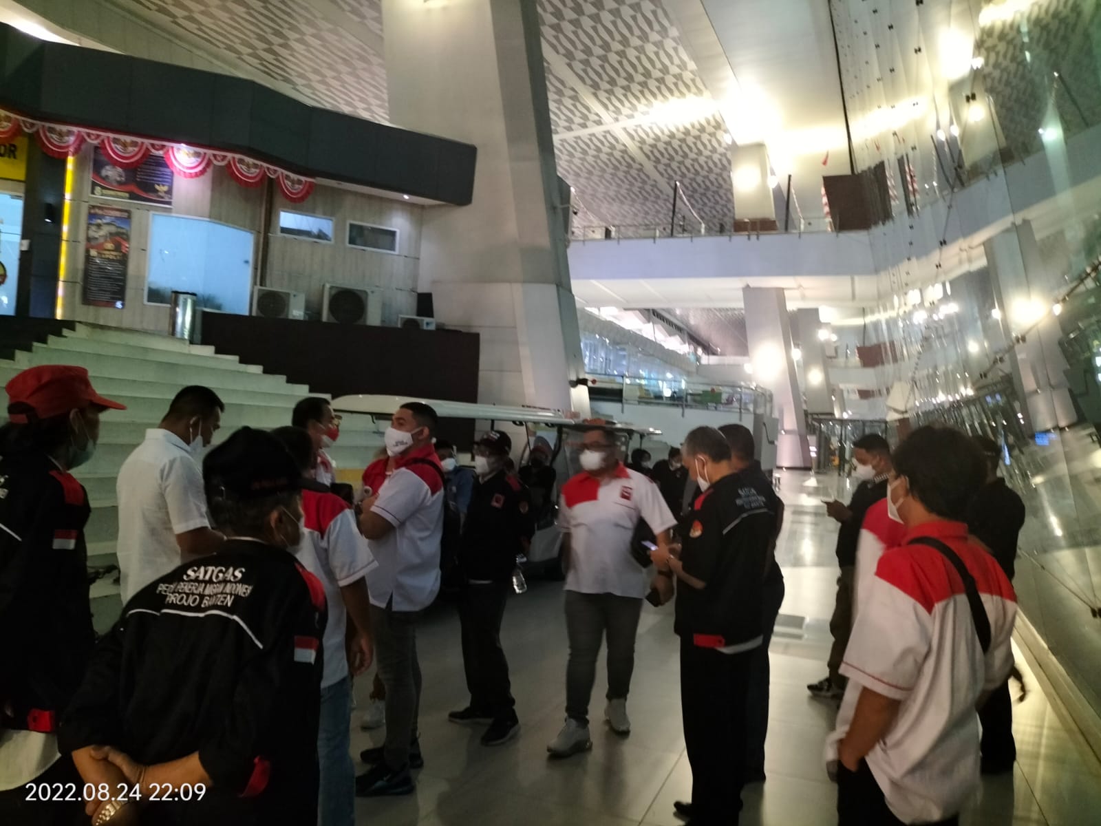 Satgas P2MI Projo Banten melakukan pemantauan keberangkatan pekerja migran Indonesia di Bandara Soekarno-Hatta, Rabu (24/8) malam.