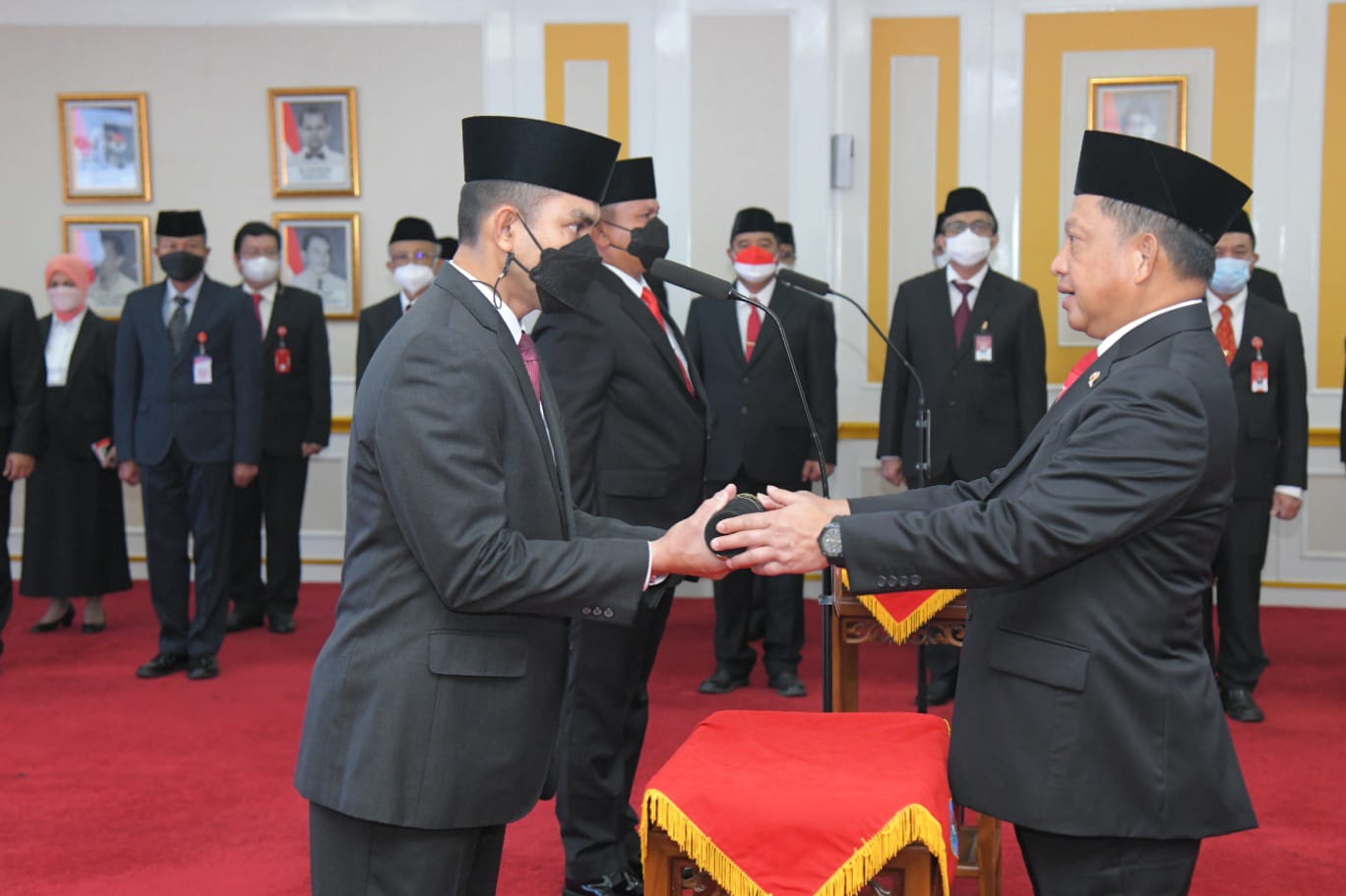 Mendagri Tito Karnavian melantik  melantik Kombes Pol Singgamata sebagai Kasat) Manggala Praja dan Kombes Pol John Carles Edison Nababan seb